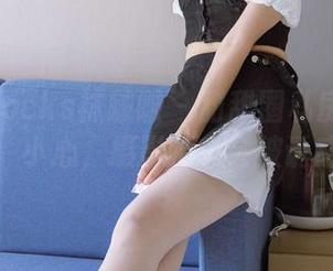 BoBoSocks袜啵啵 – 甜甜圈私房黑丝花絮：小心，摄影师也会被诱惑！