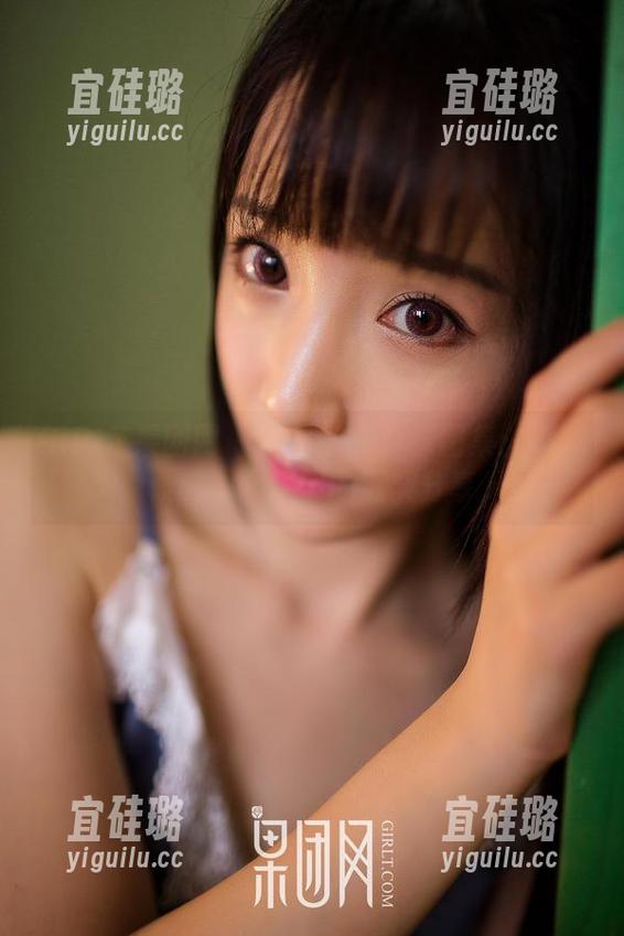 GIRLT果团网 - 王语纯的丝袜图集：有时候只需要腿部的默契分享