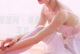 GIRLT果团网 – 莫雅琪：教室里的无圣光写真，贵圈真乱
