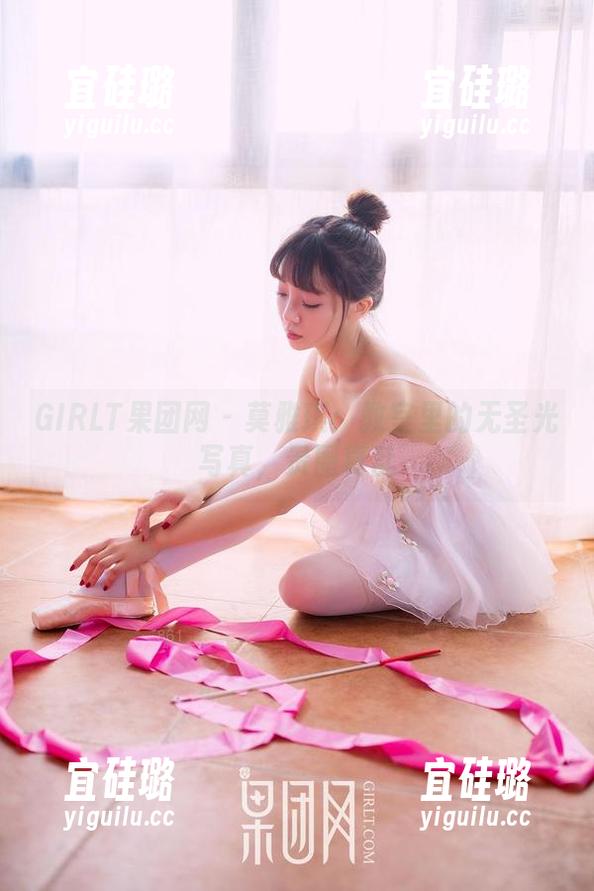GIRLT果团网 - 莫雅琪：教室里的无圣光写真，贵圈真乱