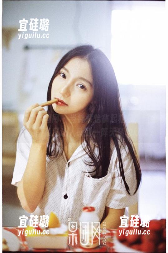 GIRLT果团网-钟紫怡 GIRLT果团网 - 当钟紫怡拿起相机,这全套自拍图集又让人感到一阵无奈的欣赏。