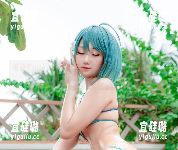 每张KuukoW的写真都在提醒你，长腿有多好看！