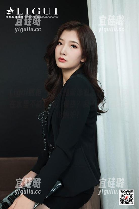 Ligui丽柜 - 菲儿最新泳衣写真集：谁说在水里不能发光、发热？我看她是想让水也嫉妒！