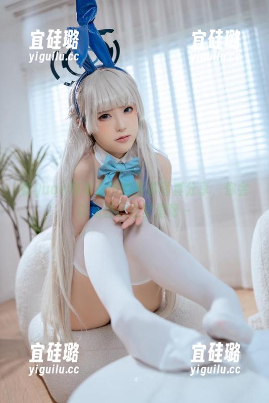 看Quan冉有点饿的美脚写真分享，你会以为自己在梦里呀～