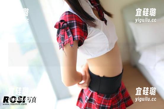 最新比基尼套图，ROSI带你爽爽一夏，分分钟想跳下海玩水吧！