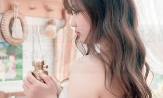 Sia(시아)的比基尼图片合集，怎么说呢，不多不少，正好辣眼睛。