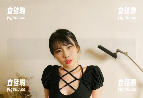 一张照片，Uhye(이유혜)在日常中扮演了多少角色，还真得数数呢。
