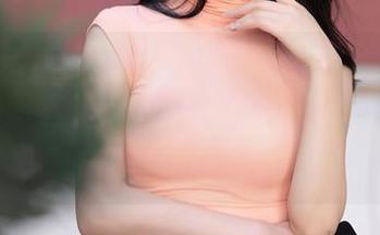 Xiuren秀人网 – 凌希儿和她的蕾丝图集，这画面让我想起了…紫菜包饭？！真不明白为什么。
