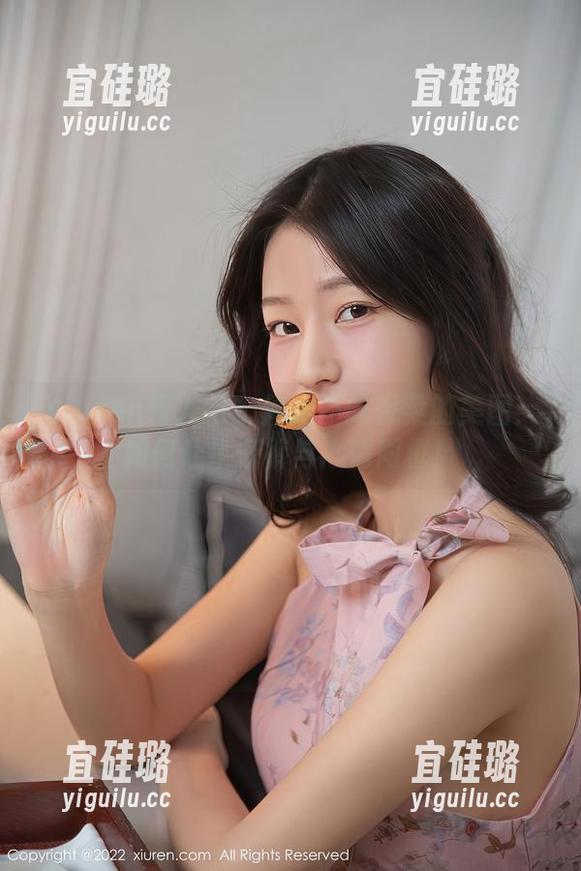 Xiuren秀人网 - 周周不吃香菜的美图：如何让牛仔裤与心情同框！
