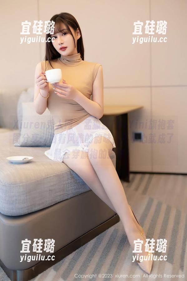 Xiuren秀人网 - 孟狐狸FoxYini旗袍套图分享：裹着风雅的韵味，不小心就成了最会穿旗袍的狐狸！