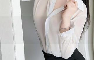 Xiuren秀人网 – 想要希雅sia的制服作品？网盘里可是有不少值得一看的啊。