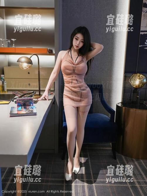 Xiuren秀人网 - 林文文yooki的美腿套图，分享一波，这腿的光芒闪瞎我的眼睛了。