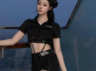 Xiuren秀人网 – 江淑影river原图：在各种角度下，对那双裸足的渴望不减。