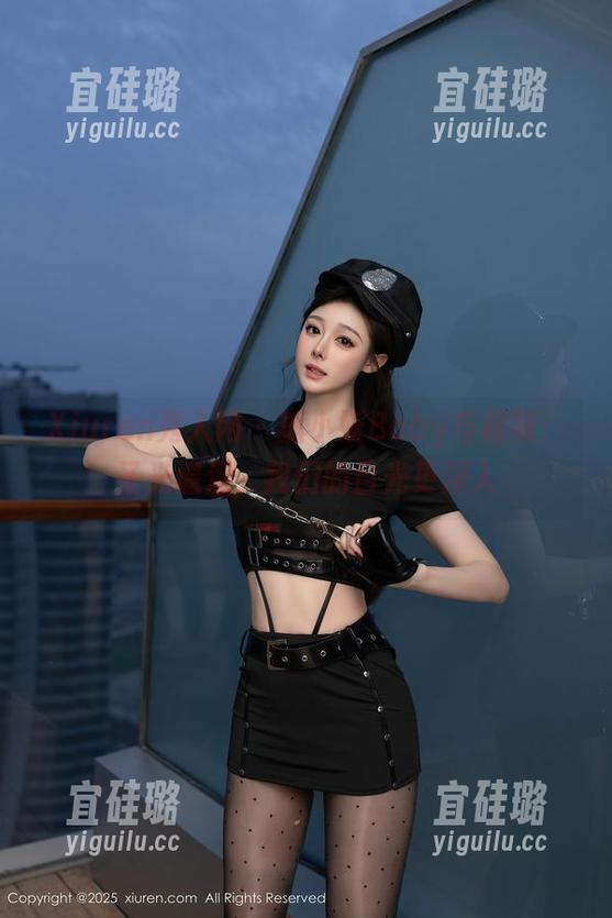 Xiuren秀人网 - 狐小妖Baby与棉袜：圣光遥远，我们的目光更深入