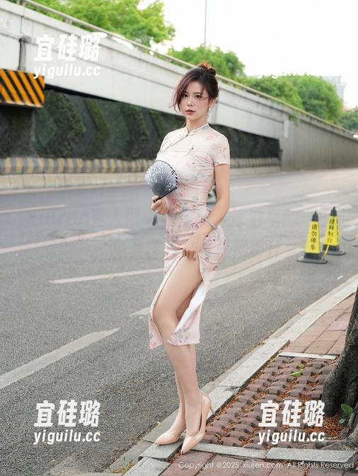 Xiuren秀人网-黄歆苑 Xiuren秀人网 - 黄歆苑,泳池里的“小清新”,免费图册,水里藏着什么?