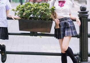 YouMi尤蜜荟 – 图包盛放：朱可儿和泳池瑜伽，水波荡漾，你会想把这图包搬回家吗？