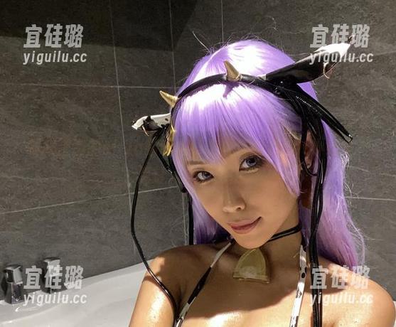制服塑造的eliza喵喵，图包里还能找Get小细节，真让人无力抗拒。