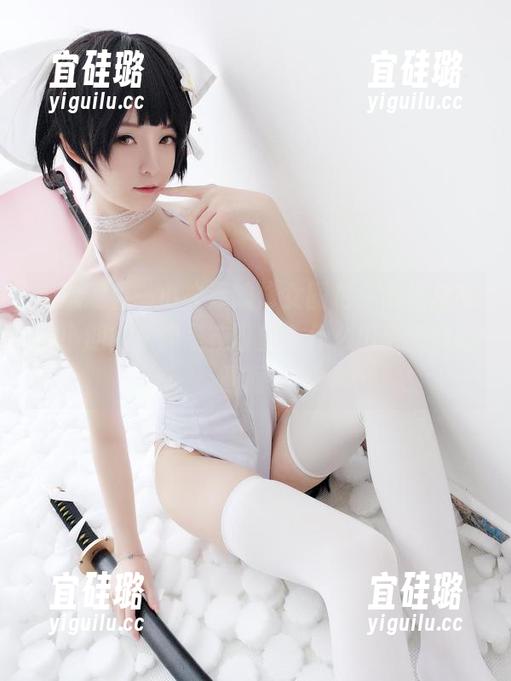 每次观看一小央泽的修女图包，心里总有些小期待，像是在盼望个什么出乎意料的画面。