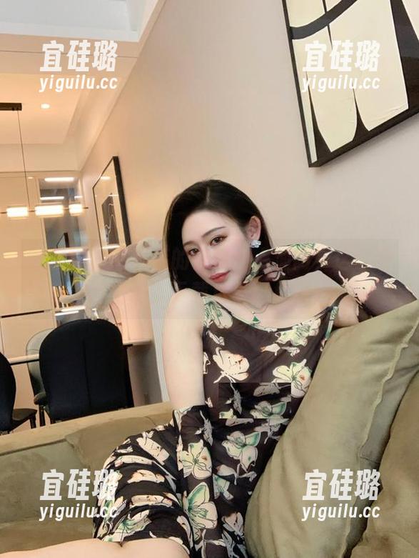 微密圈 - 不爱笑的赛琳穿上渔网，这套图能给谁？下载后果自负哦！