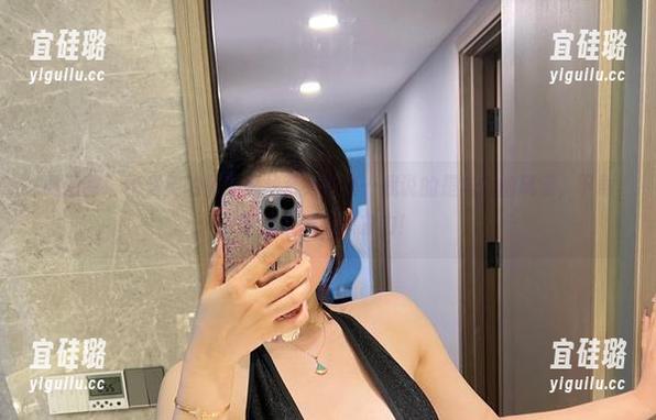 微密圈 - 不爱笑的赛琳黑丝系列图集…我说的是内心的风景，下载听说能增加想象力！