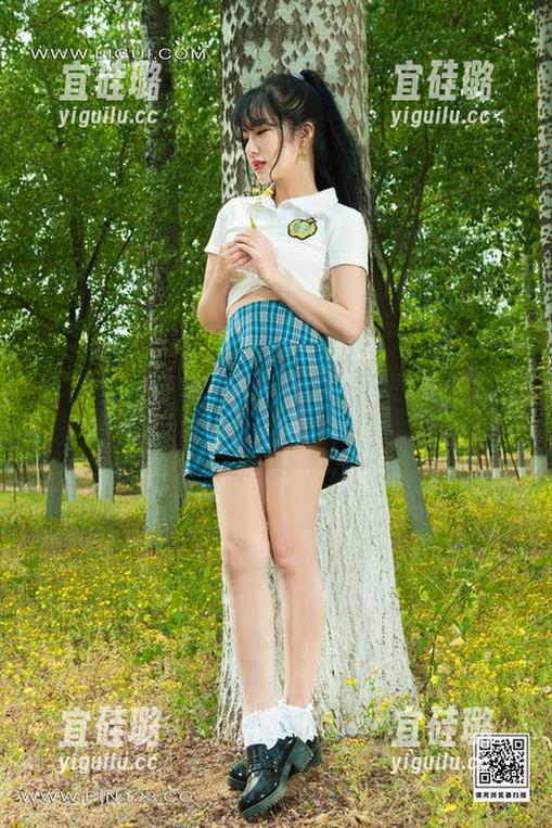 丽柜 - 小智贤完全搞定了，双生花与医护情缘的写真组合你怎么看？