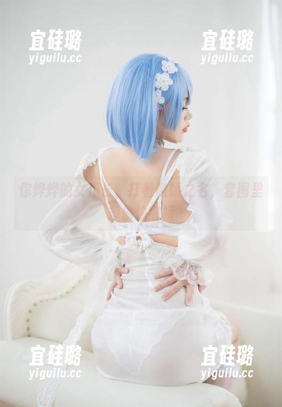 你烨烨的女仆长，打着傲娇之名，套图里却偷偷撒娇