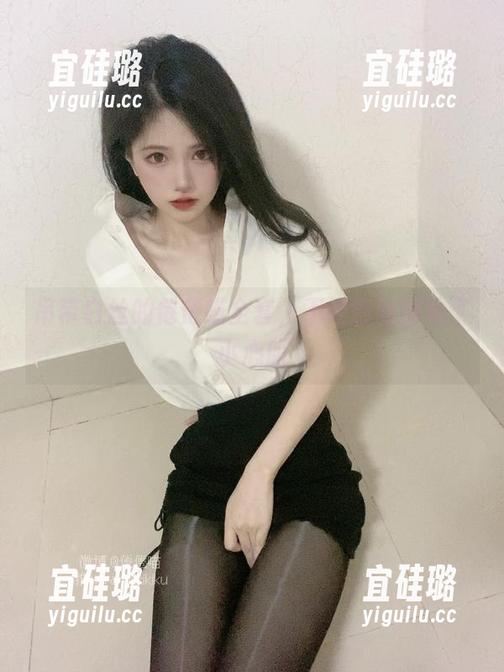 吊带白丝的倦倦喵全套，不经意间撩动了小心脏