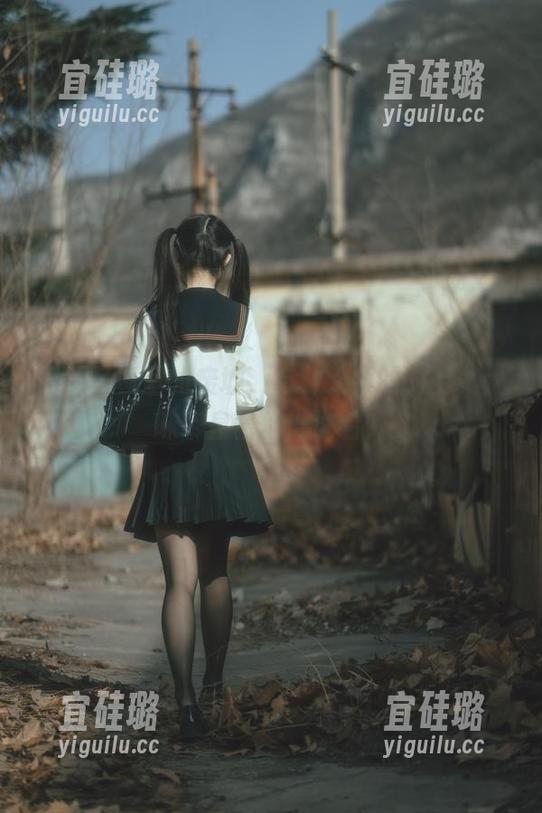 高清写真里的废墟，有种无声的对话，六味帝皇酱你说说看？