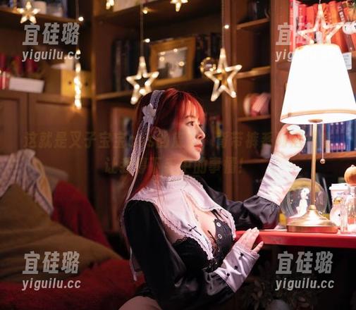 这就是叉子宝宝cos的魔力，背带裤系列居然能让我停下手中的事情！