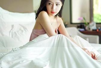 嗲囡囡 – 最新的白衬衫，鱼子酱Fish依然坦然，诠释着“衣服不重要”的态度。