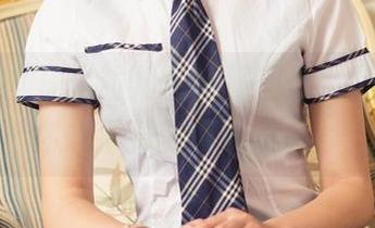 头条女神 – 米粒儿的制服图册，免费获取你想不到的诡异美感！