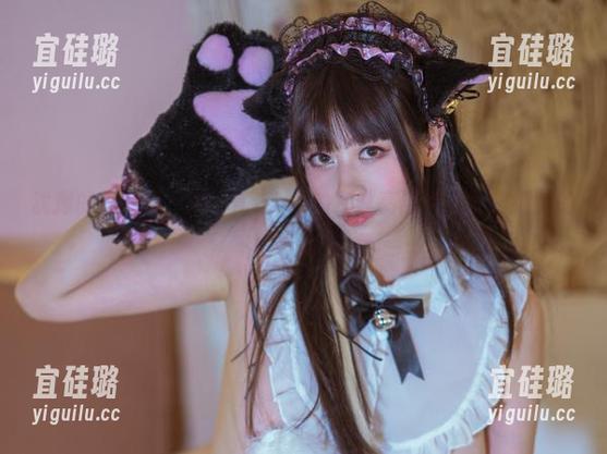 犹豫的屏幕前，奈汐酱Nice的灰丝高清写真犹如细腻的琴弦。