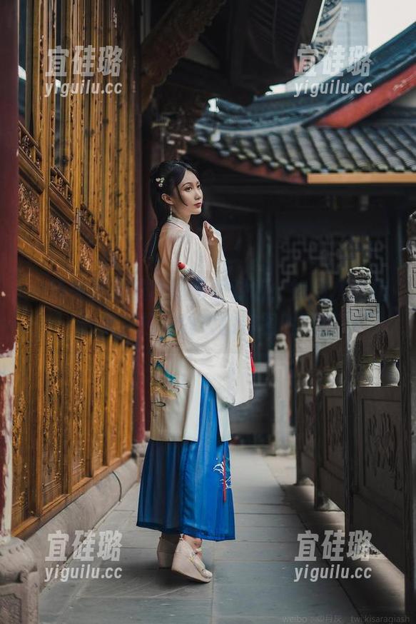 一场关于风景和情绪的对话，如月灰旅拍合集，轻松愉快的套图时间！