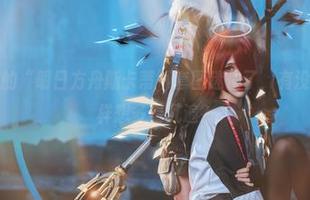 被妖君白研的“明日方舟斯卡蒂”套图迷住了，有没有人和我一样想多看几遍？