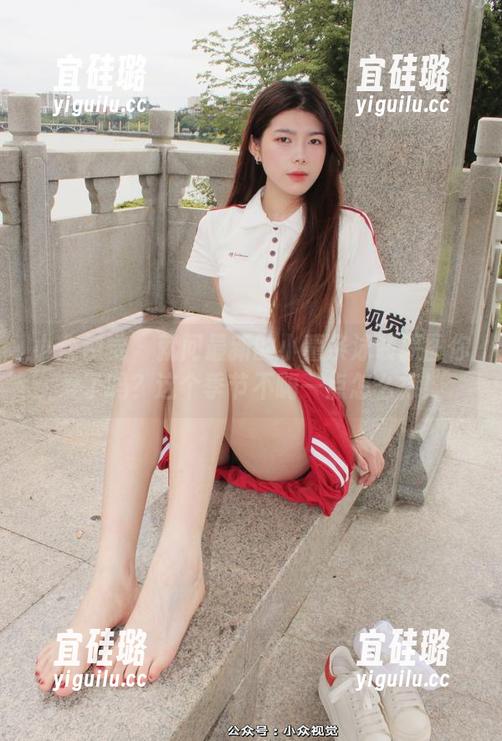 小众视觉 - 就问最新的小薯条泳装原图你爱了吗？这个季节不嗨一点怎么行！
