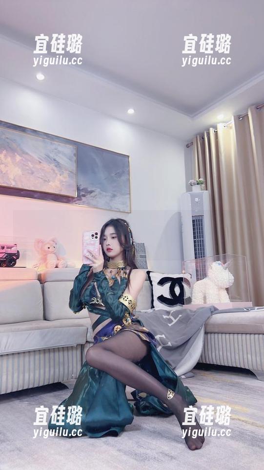 这水手服可真配小小奶瓶儿原图，写真中流露静谧的海洋气息