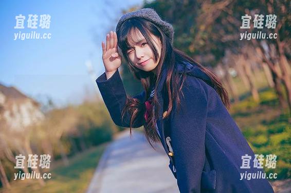 实话说，小野妹子w的黑白写真在网盘里，可能是我见过最具喜感的存在。