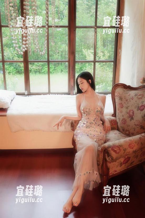 年年Nnian与世界杯的写真集，看她如何颠覆一般定义