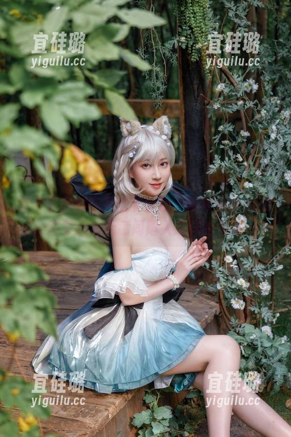 整个宇宙都在万圣节转动，年年Nnian的cos图集让我无意间陷入这样的怪圈……