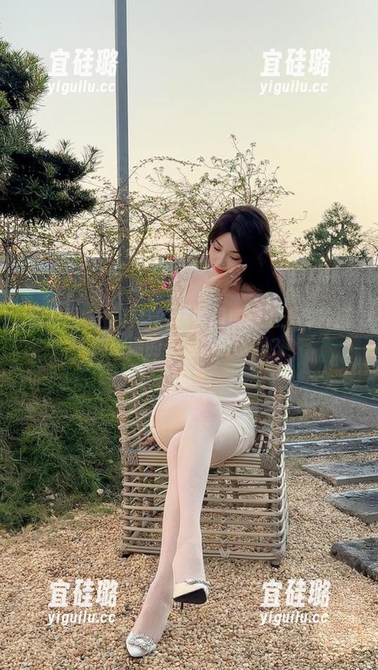 微密圈 - 徐莉芝的妹妹图库精选：那种挺胸靠墙的姿势你敢试吗？