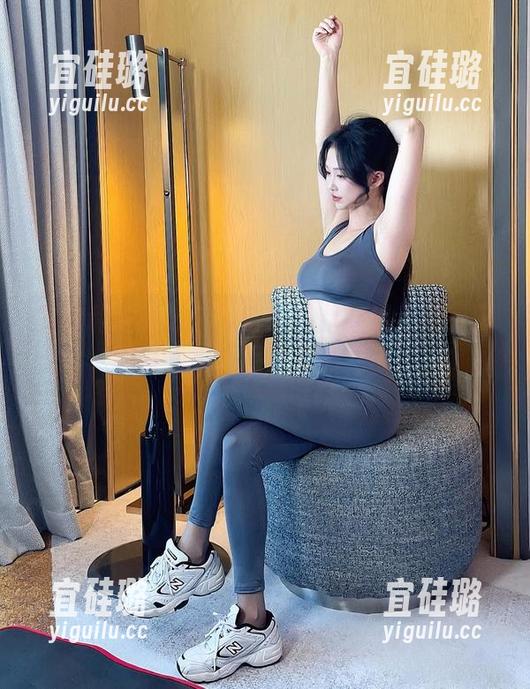 抖娘利世的泳装日常：当抖娘遇上不呆猫和獒犬，这组合果然无敌！