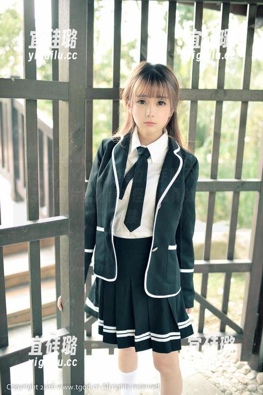 推女神 - Yumi尤美的水手服不完全是我的菜，图片里隐藏的怪异感真的让人忍俊不禁。