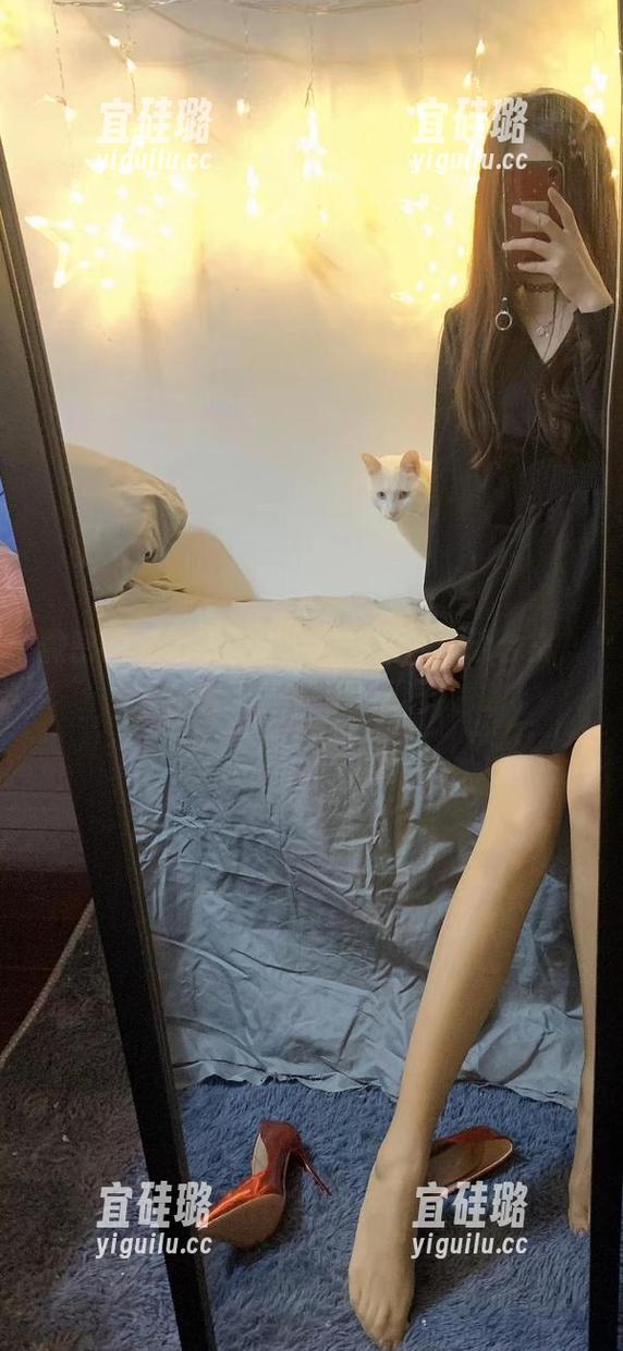 微密圈 - 不得不看提袜少女的泳池合集，脑子里都是画面啊