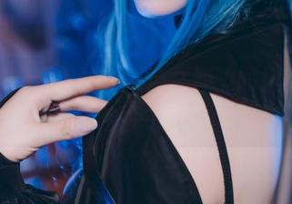 末夜787逆袭泳衣精选，河边的风真的很会挑戏！