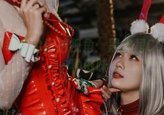 柒柒要乖哦的街拍视角：黑皮裙COS的另一种滋味