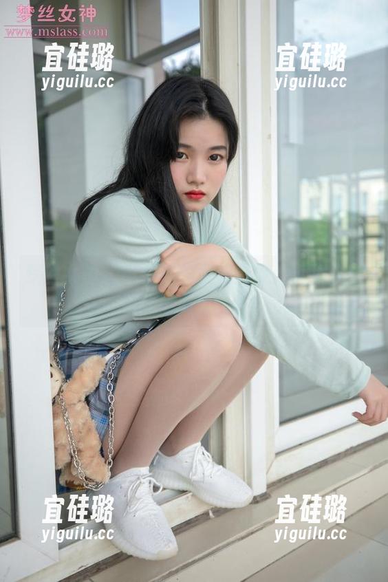 梦丝女神 - 小白鞋的废墟漫步：小除夕图包就是那么任性！