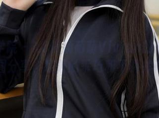 模范学院 – K8傲娇萌萌Vivian的短裙原图分享，意外的乖巧和不羁并存