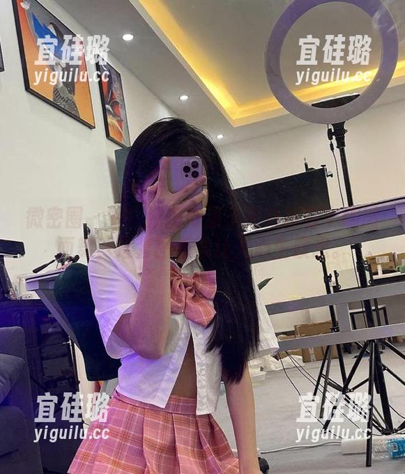 微密圈 - 看！汤圆可甜了在白衬衫中翩然而舞，这套图不禁让人心生联想。
