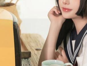 最新图册里的黑丝，爆机少女喵小吉让人有种想一探究竟的冲动。