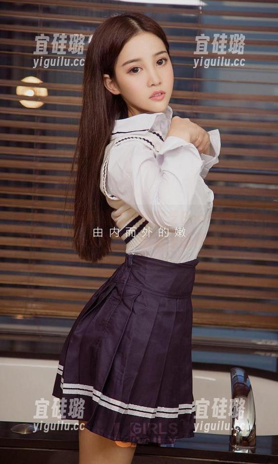 爱尤物 - 在线瞧瞧：徐莉芝Booty将这套装穿成了什么样子，随意里的精致感啊。